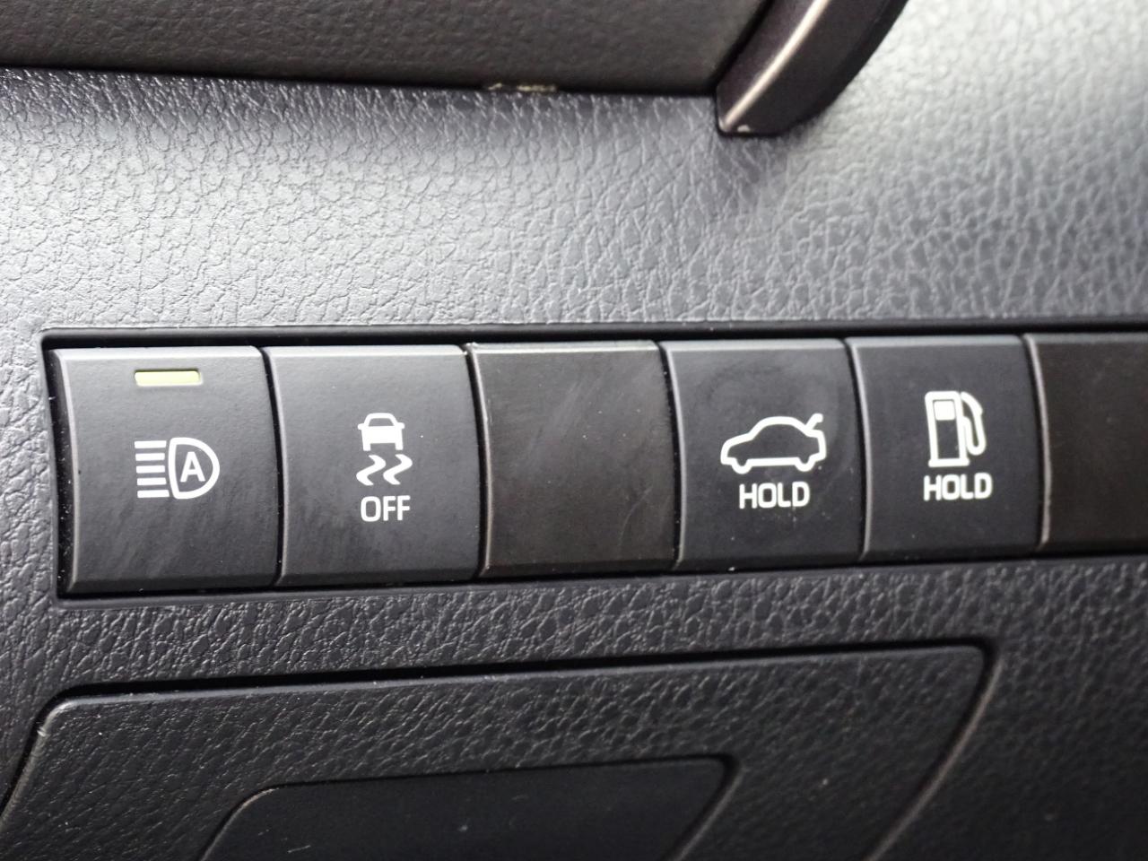 Toyota Camry SE Auto (Natl) 2024