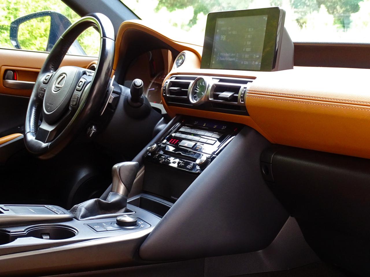 Lexus IS IS 300 RWD 2021