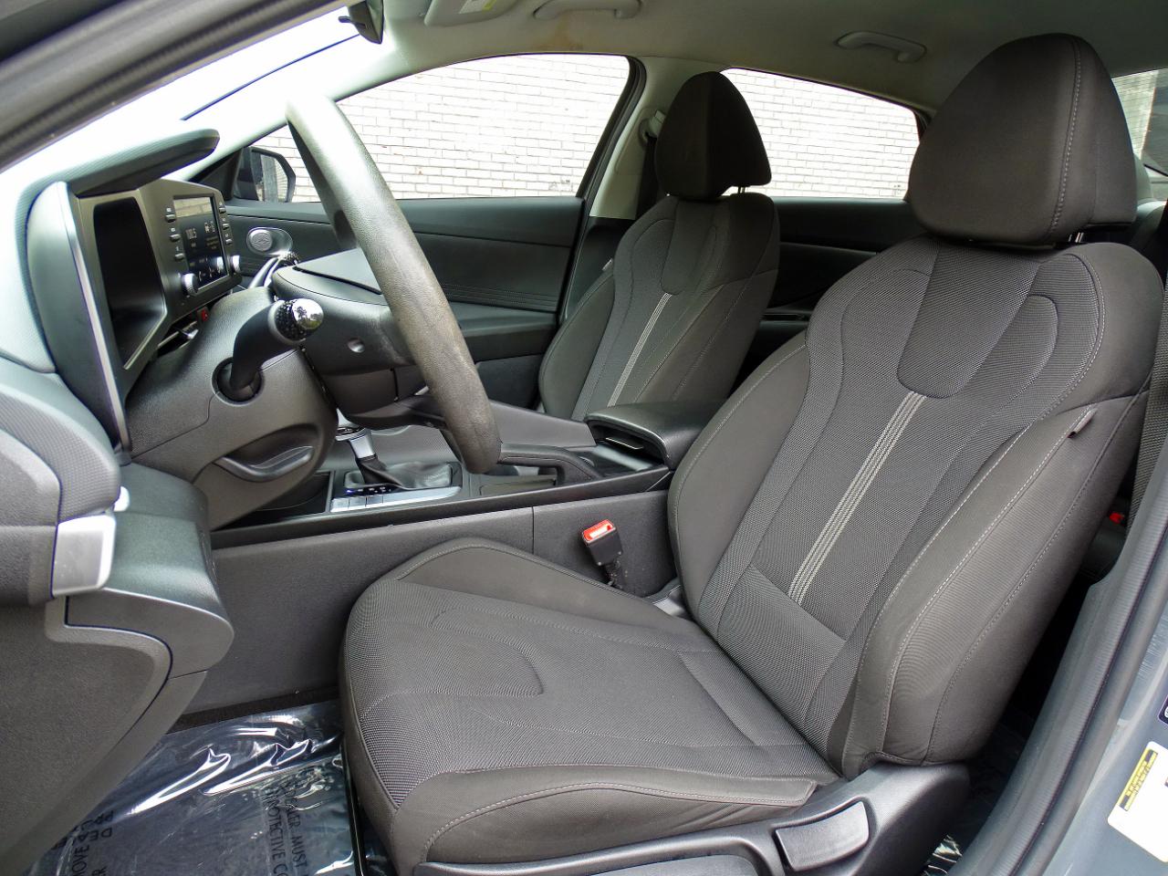 Hyundai Elantra SE Auto 2025