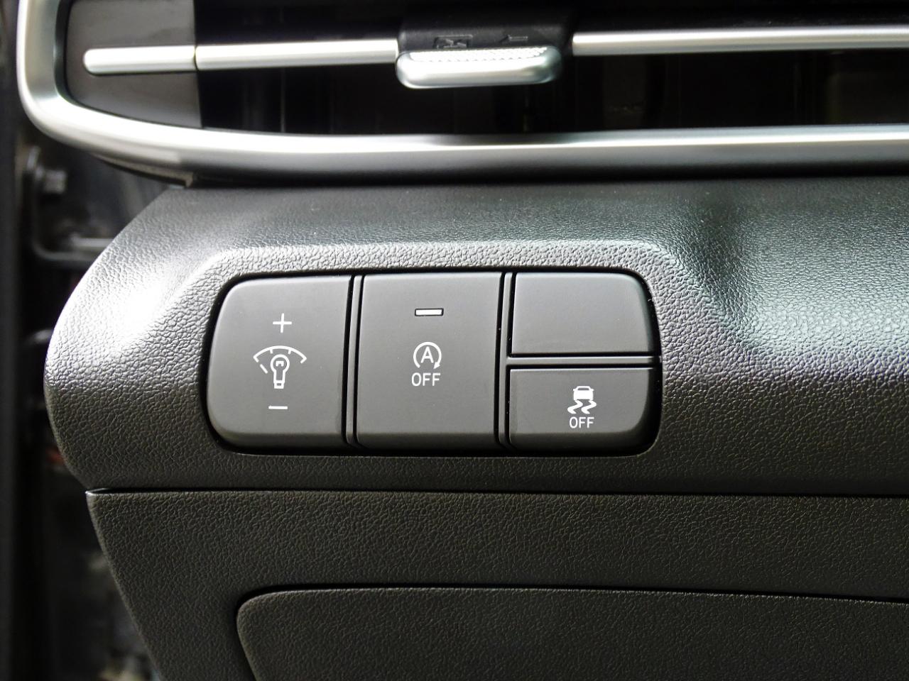 Hyundai Elantra SE Auto 2025