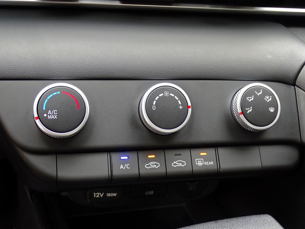 Hyundai Elantra SE Auto 2025
