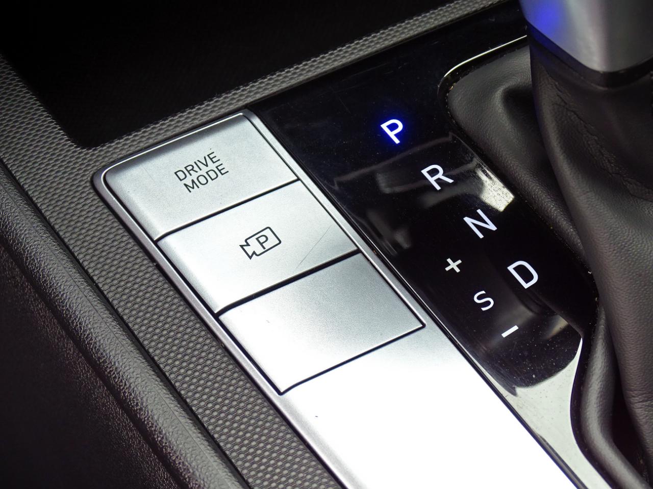 Hyundai Elantra SE Auto 2025