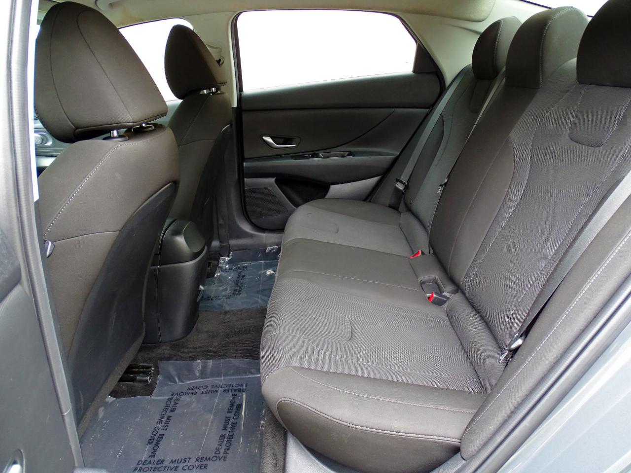 Hyundai Elantra SE Auto 2025