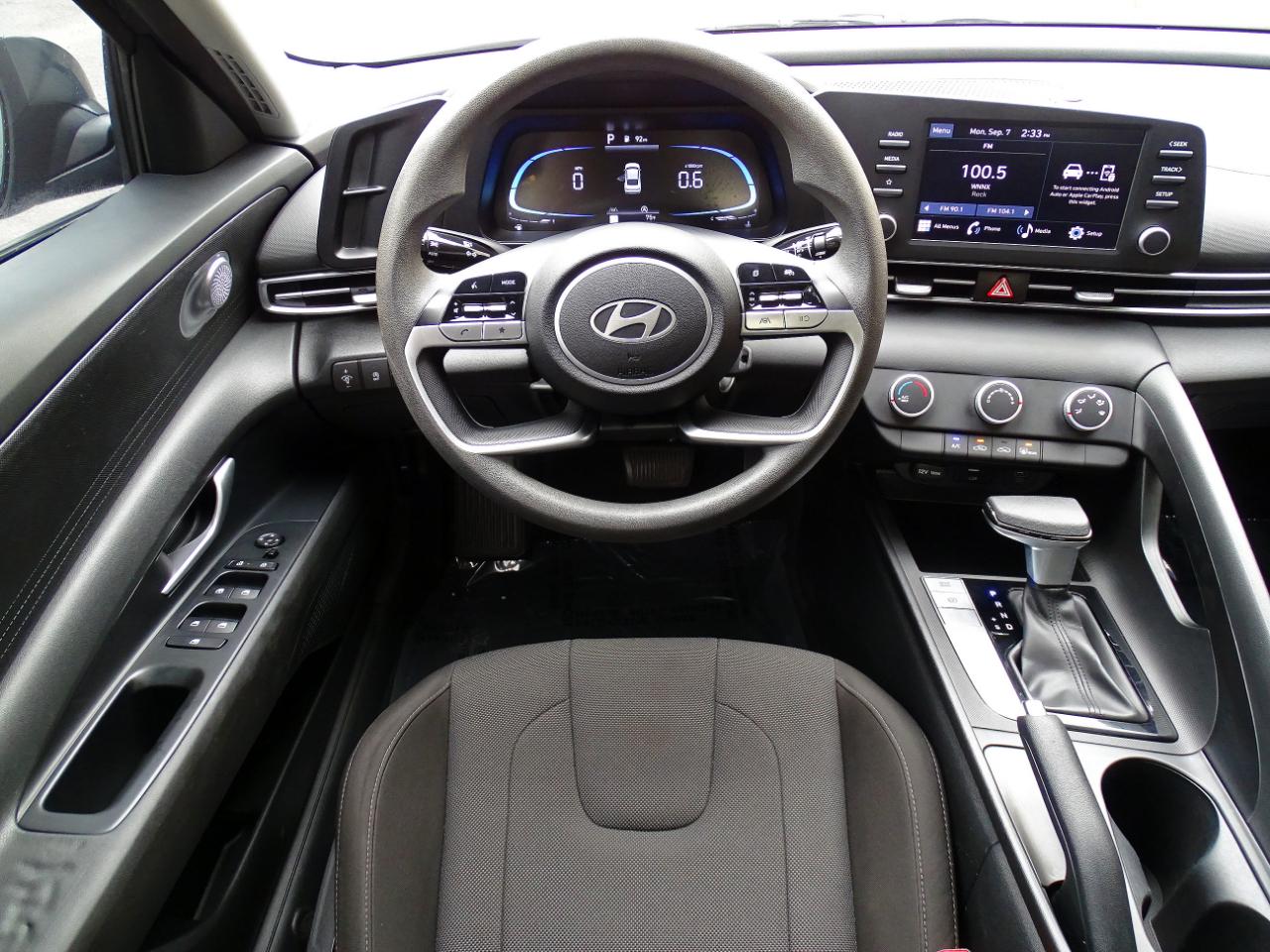 Hyundai Elantra SE Auto 2025