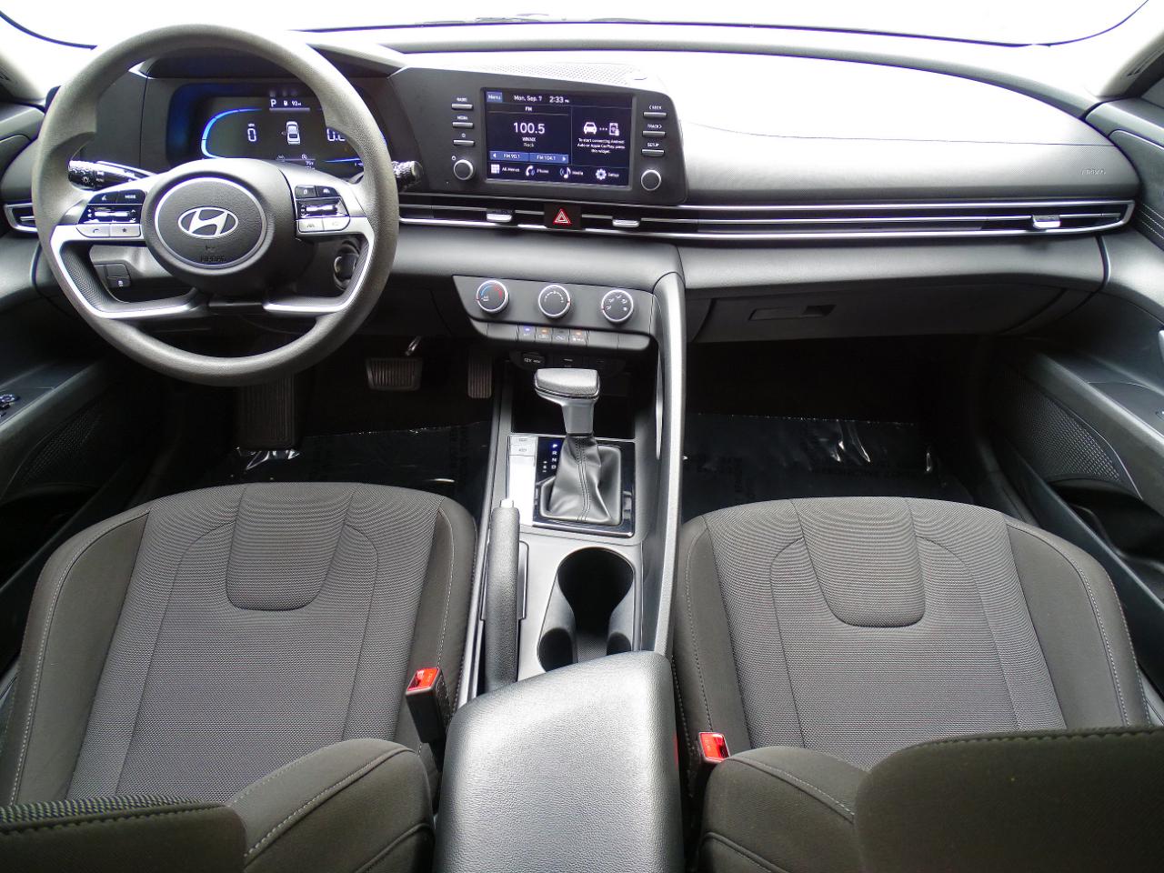 Hyundai Elantra SE Auto 2025