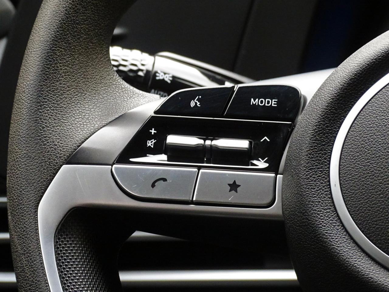 Hyundai Elantra SE Auto 2025
