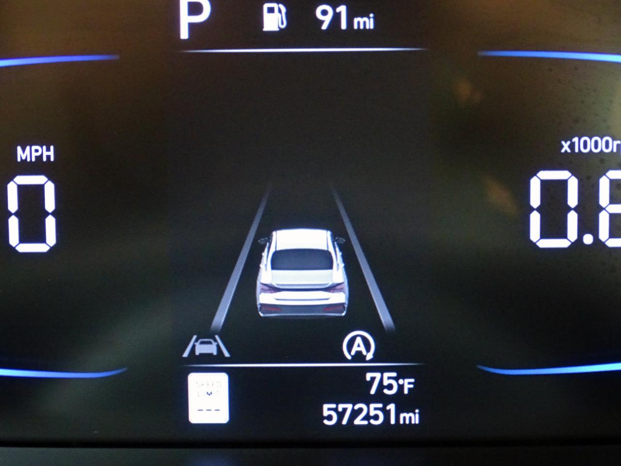 Hyundai Elantra SE Auto 2025