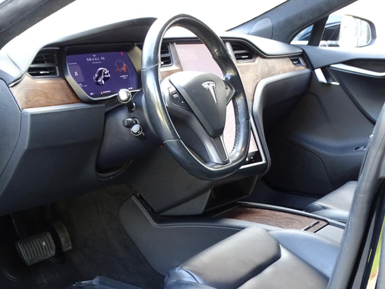 Tesla Model S photo 12