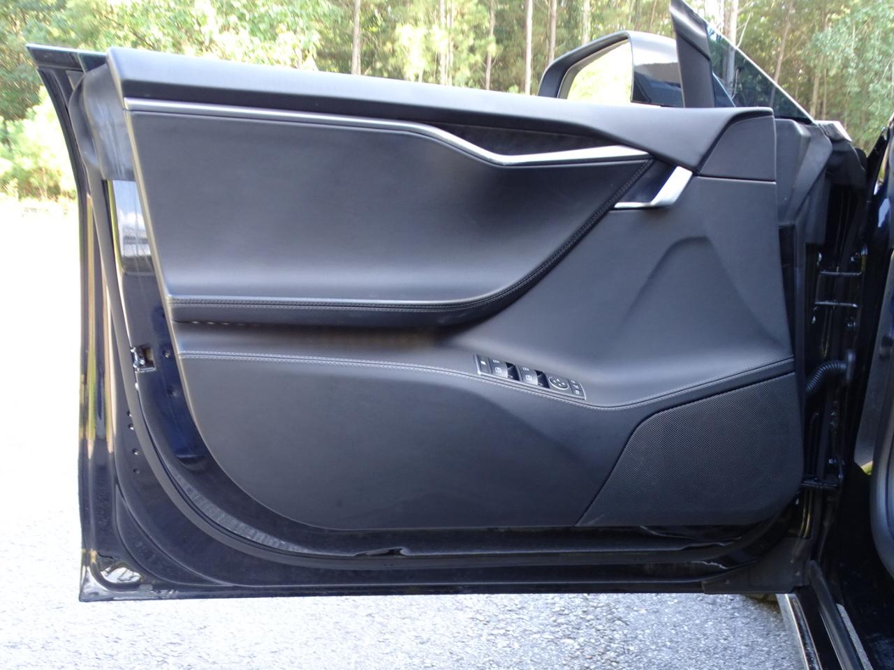 Tesla Model S photo 16