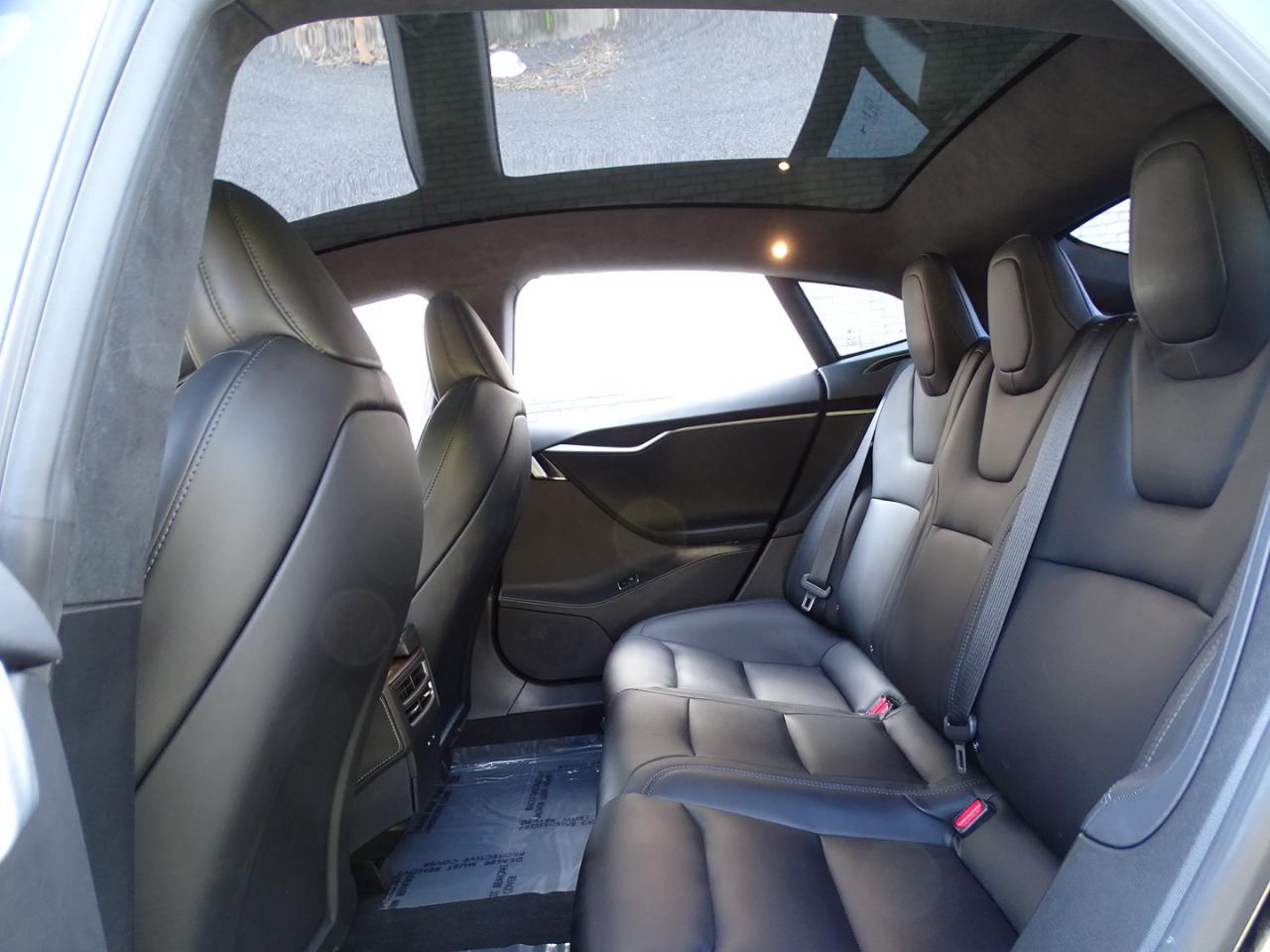 Tesla Model S photo 17