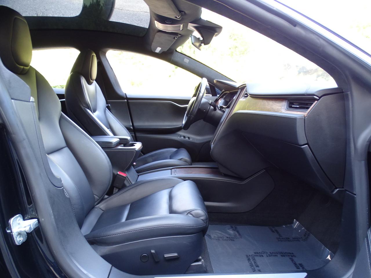 Tesla Model S photo 22