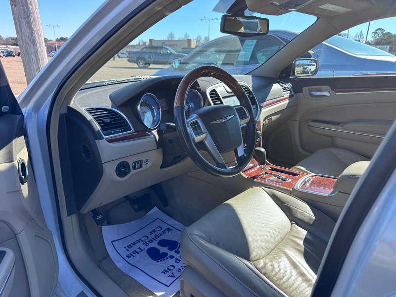 Chrysler 300 Limited RWD 2011