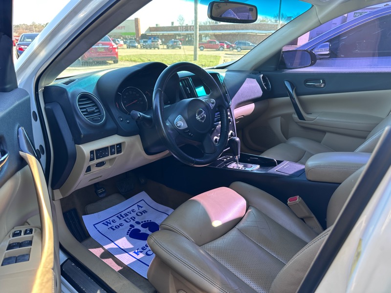 Nissan Maxima SV 2011