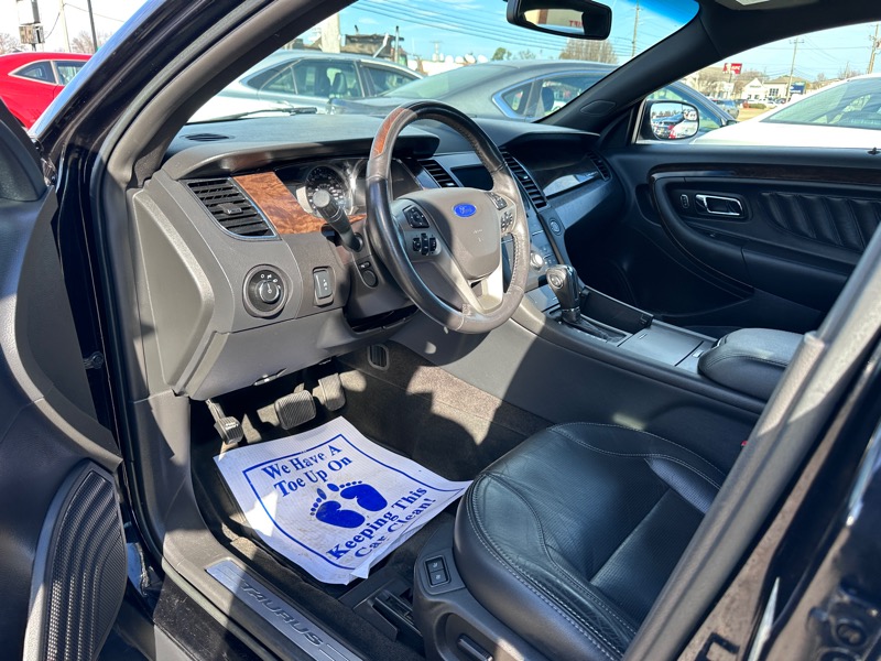 Ford Taurus Limited FWD 2016