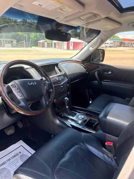 Infiniti QX56 2WD 2011