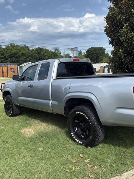 Toyota Tacoma SR5 Access Cab I4 6AT 4WD 2017
