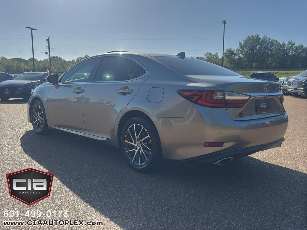 Lexus ES 350 4dr Sdn 2016