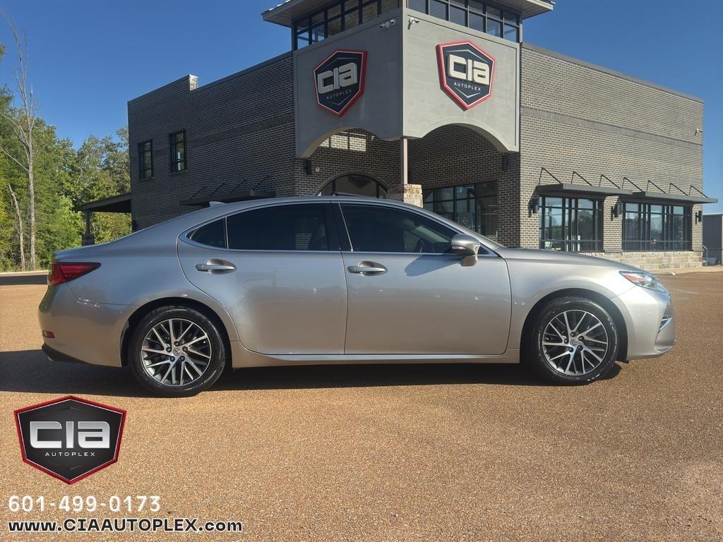 Lexus ES 350 4dr Sdn 2016