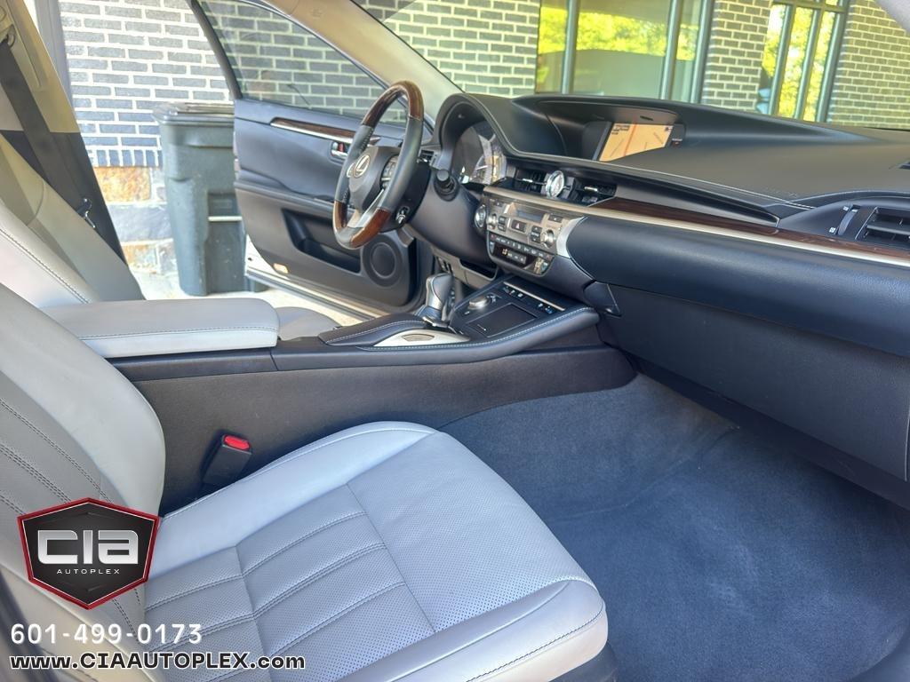 Lexus ES 350 4dr Sdn 2016