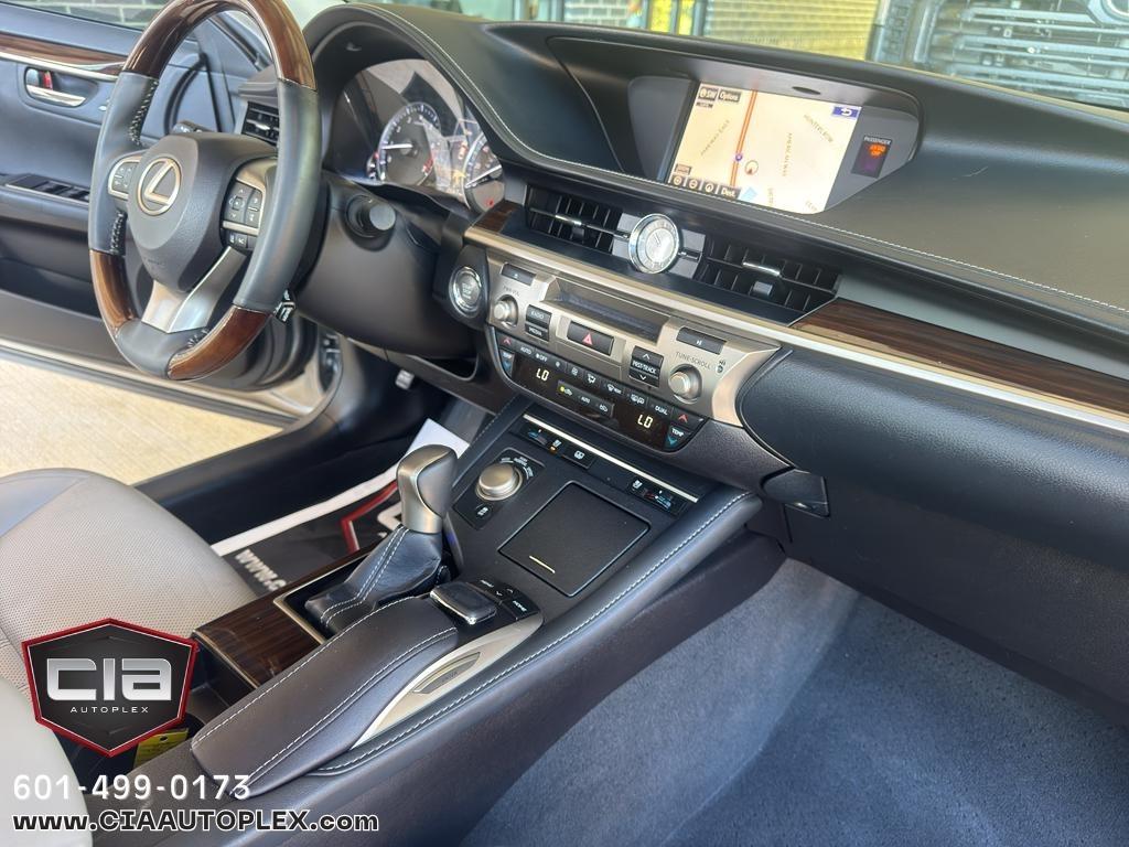 Lexus ES 350 4dr Sdn 2016