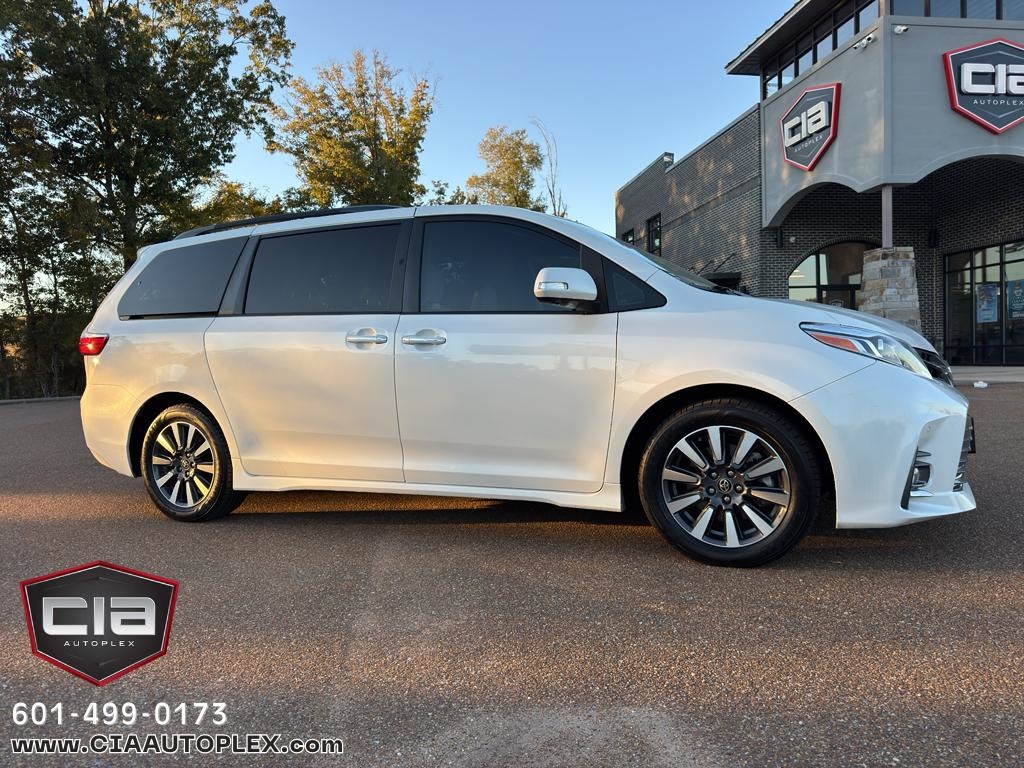 2018 Toyota Sienna XLE Auto Access Seat FWD 7-Passenger (Natl)
