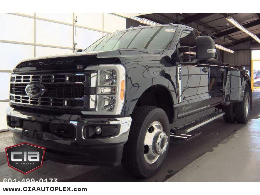 2023 Ford Super Duty F-350 DRW XL 4WD Crew Cab 8' Box
