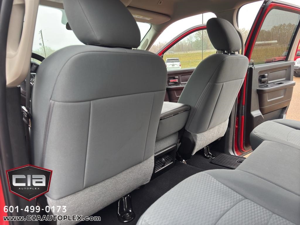 RAM 1500 Classic Tradesman 4x4 Crew Cab 5'7" Box 2019