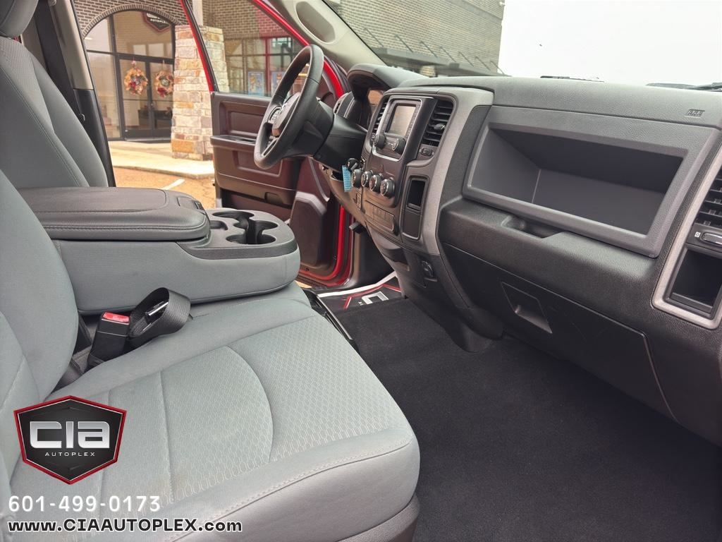RAM 1500 Classic Tradesman 4x4 Crew Cab 5'7" Box 2019