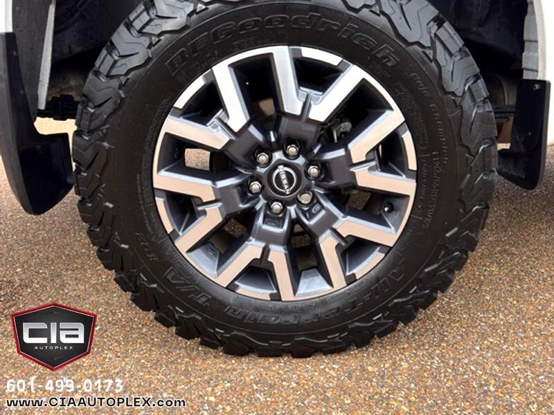 Nissan Frontier Crew Cab 4x4 SL 2025