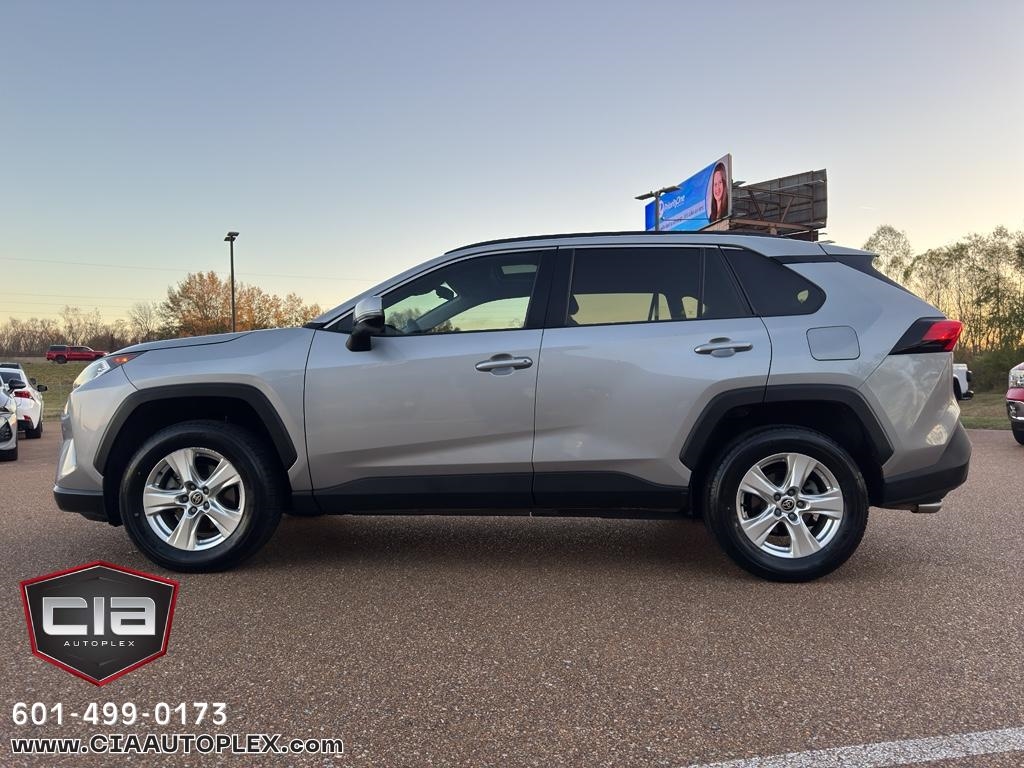 Toyota RAV4 XLE FWD (Natl) 2021