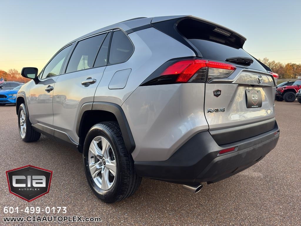 Toyota RAV4 XLE FWD (Natl) 2021