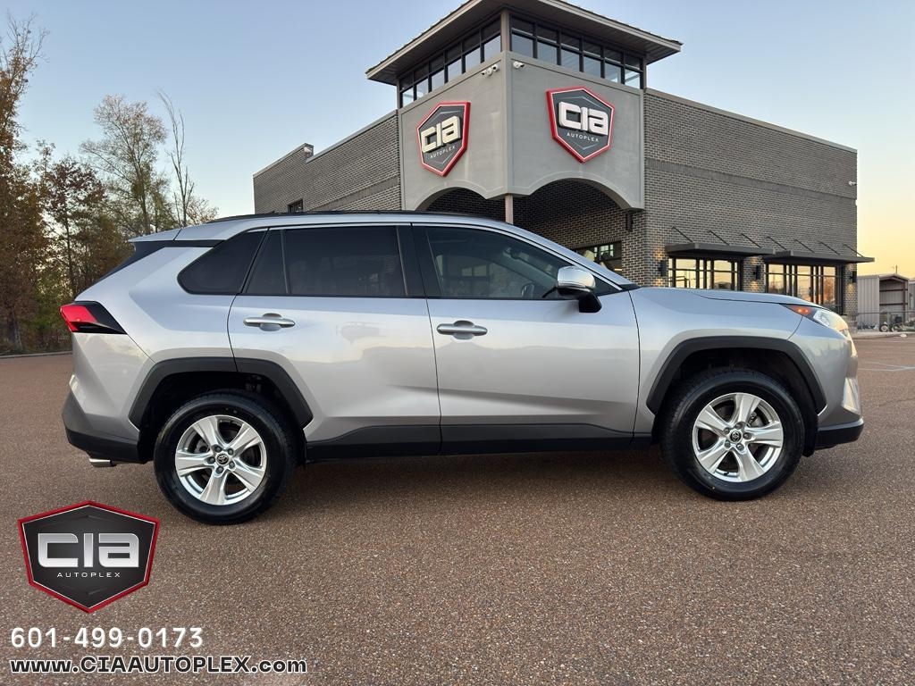 Toyota RAV4 XLE FWD (Natl) 2021