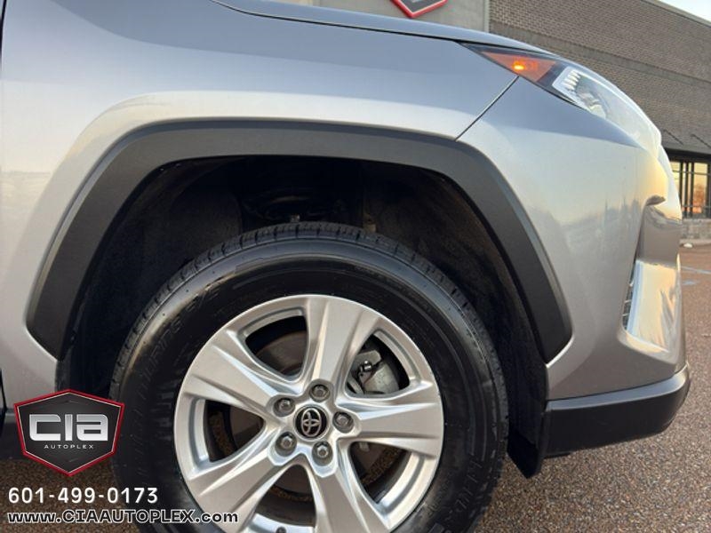 Toyota RAV4 XLE FWD (Natl) 2021