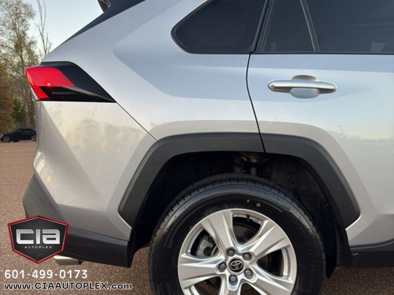 Toyota RAV4 XLE FWD (Natl) 2021