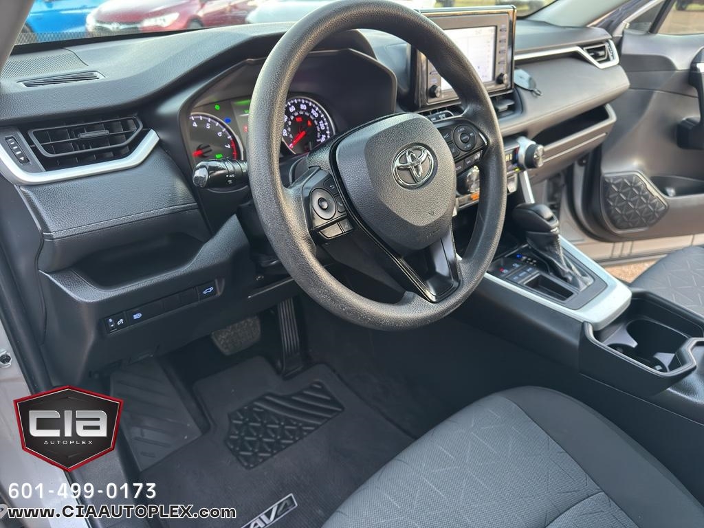 Toyota RAV4 XLE FWD (Natl) 2021