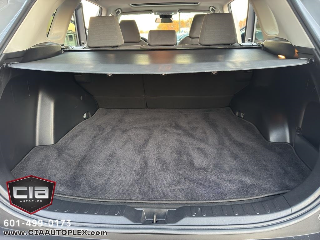 Toyota RAV4 XLE FWD (Natl) 2021