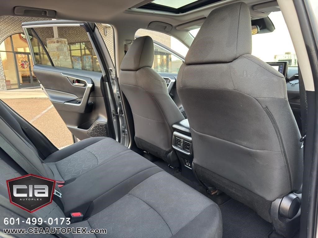 Toyota RAV4 XLE FWD (Natl) 2021