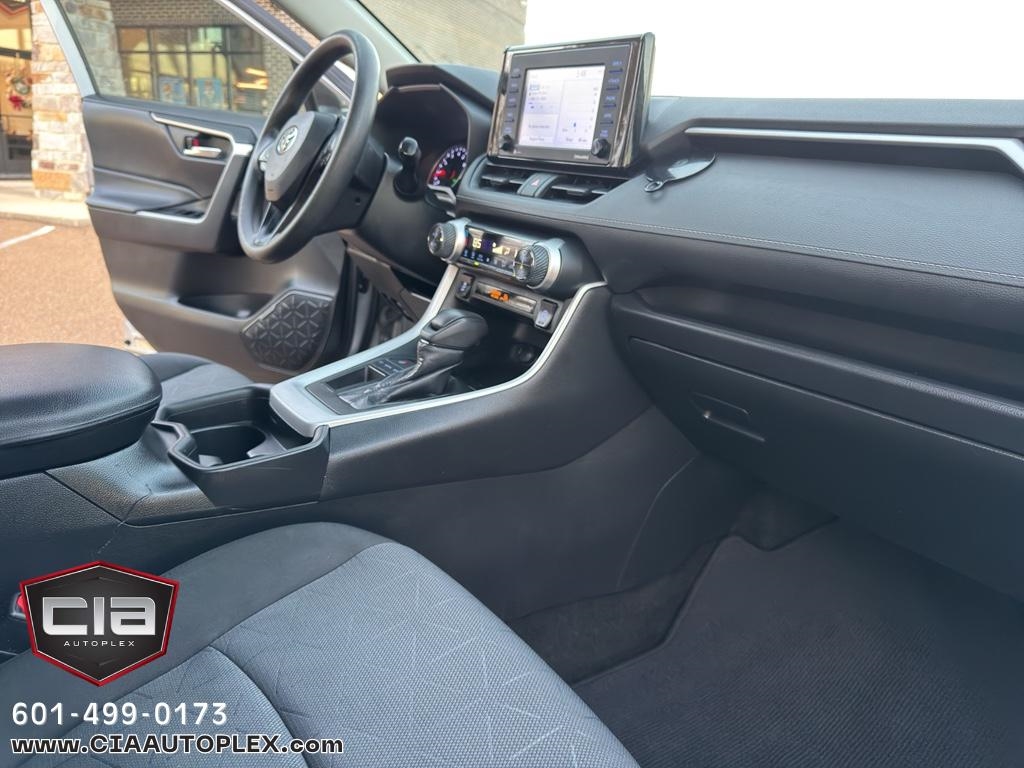 Toyota RAV4 XLE FWD (Natl) 2021