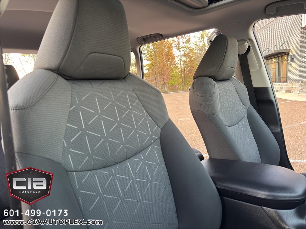 Toyota RAV4 XLE FWD (Natl) 2021