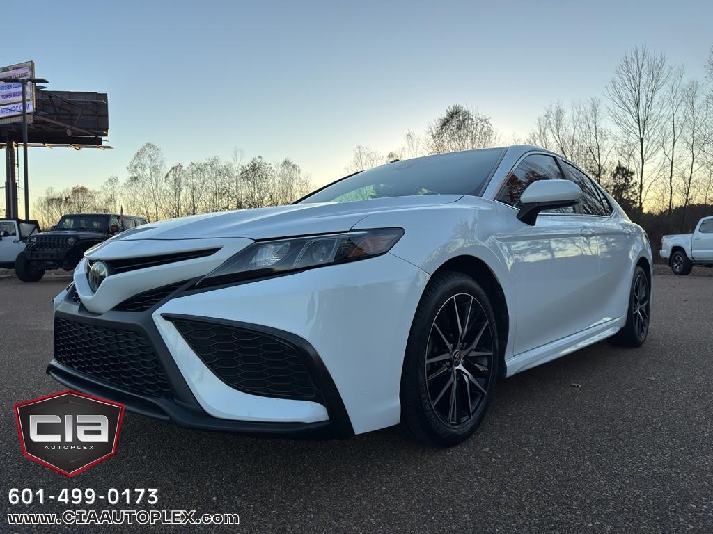 Toyota Camry SE Auto (Natl) 2021