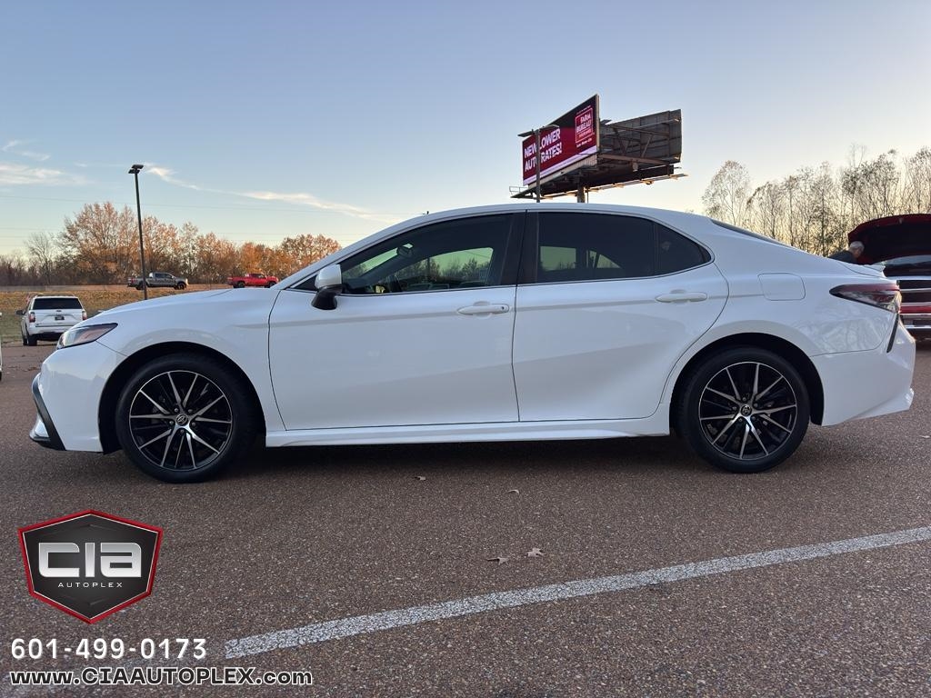 Toyota Camry SE Auto (Natl) 2021