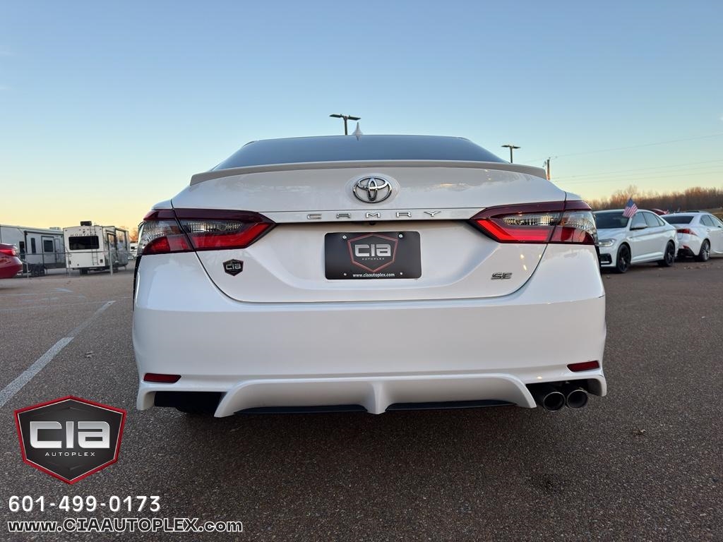 Toyota Camry SE Auto (Natl) 2021