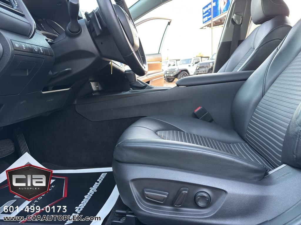 Toyota Camry SE Auto (Natl) 2021