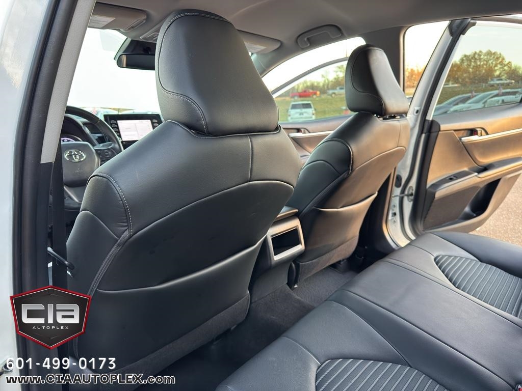 Toyota Camry SE Auto (Natl) 2021