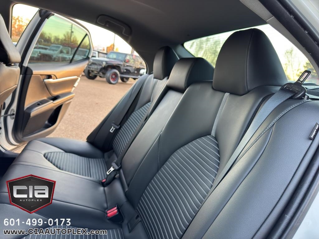 Toyota Camry SE Auto (Natl) 2021