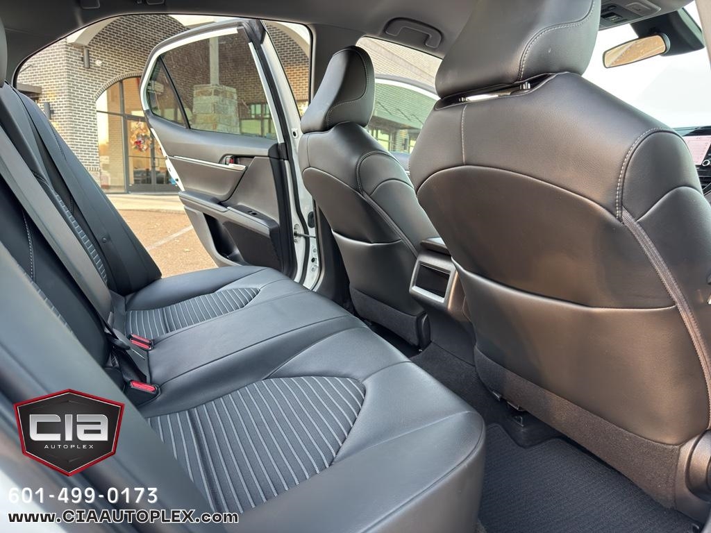 Toyota Camry SE Auto (Natl) 2021