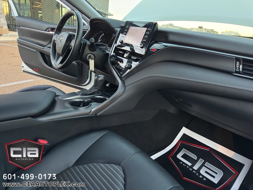 Toyota Camry SE Auto (Natl) 2021