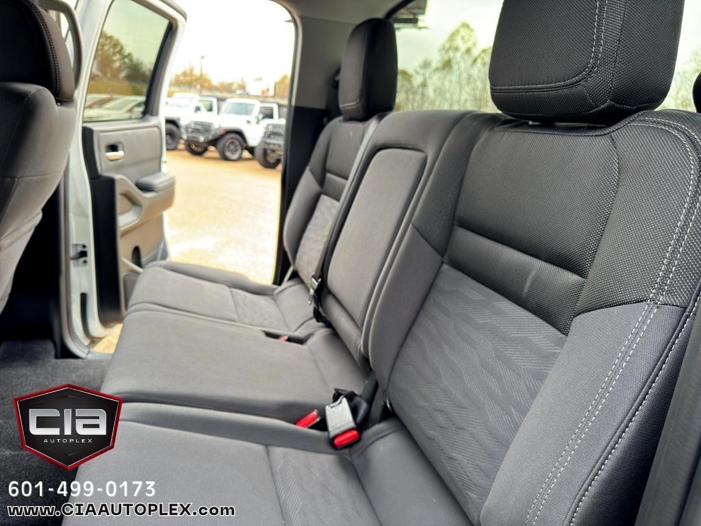 Nissan Frontier Crew Cab 4x2 SV Auto *Ltd Avail* 2023