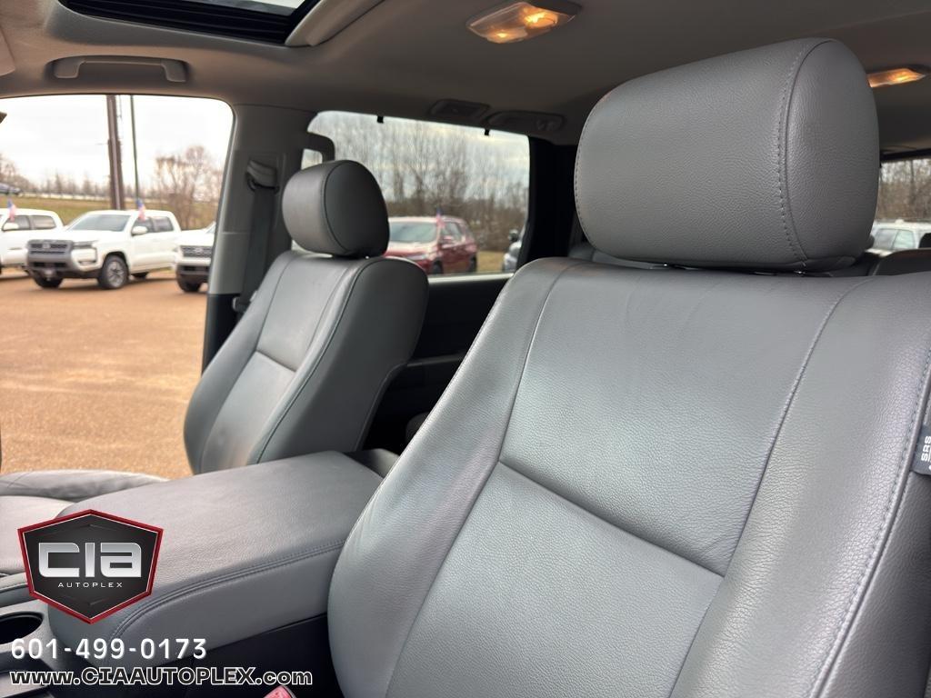 Toyota Sequoia RWD LV8 6-Spd AT Ltd (Natl) 2011