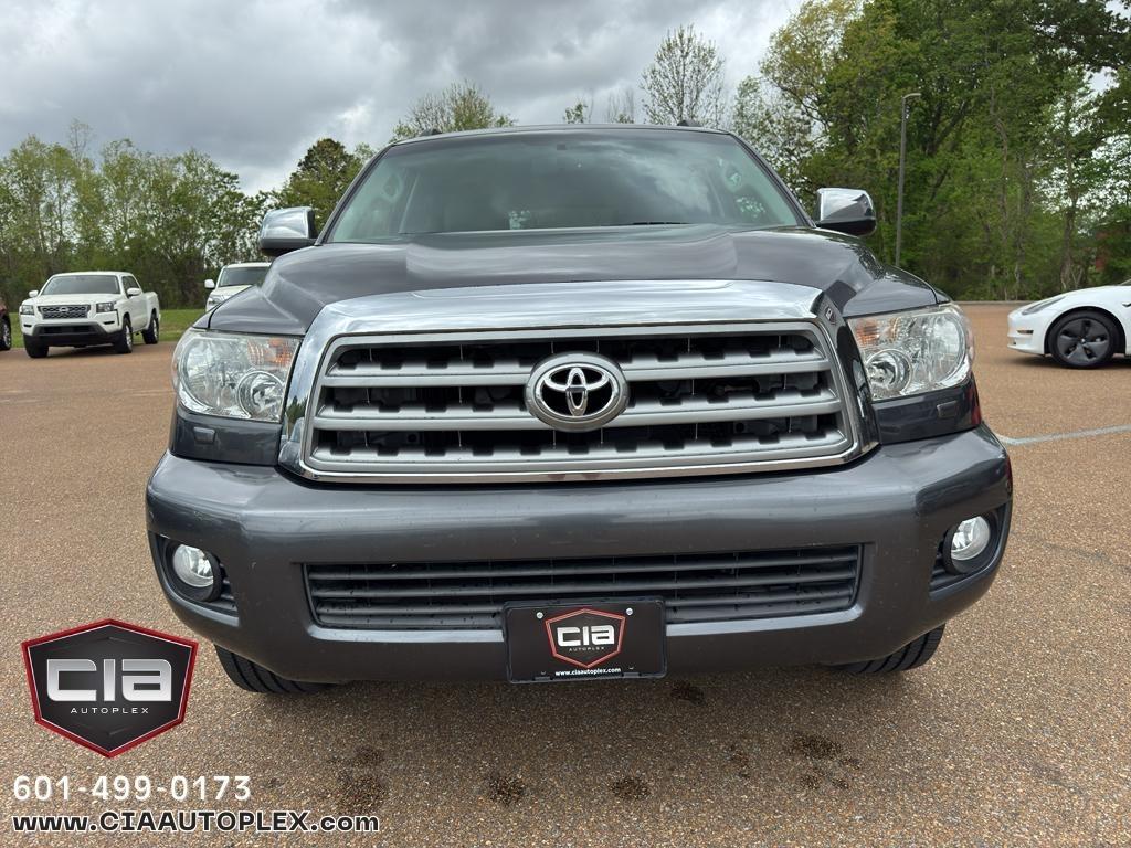 Toyota Sequoia RWD LV8 6-Spd AT Ltd (Natl) 2011